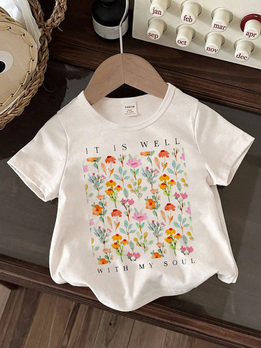 Camiseta branca de mangas curtas para bebê menina com padrão floral doce